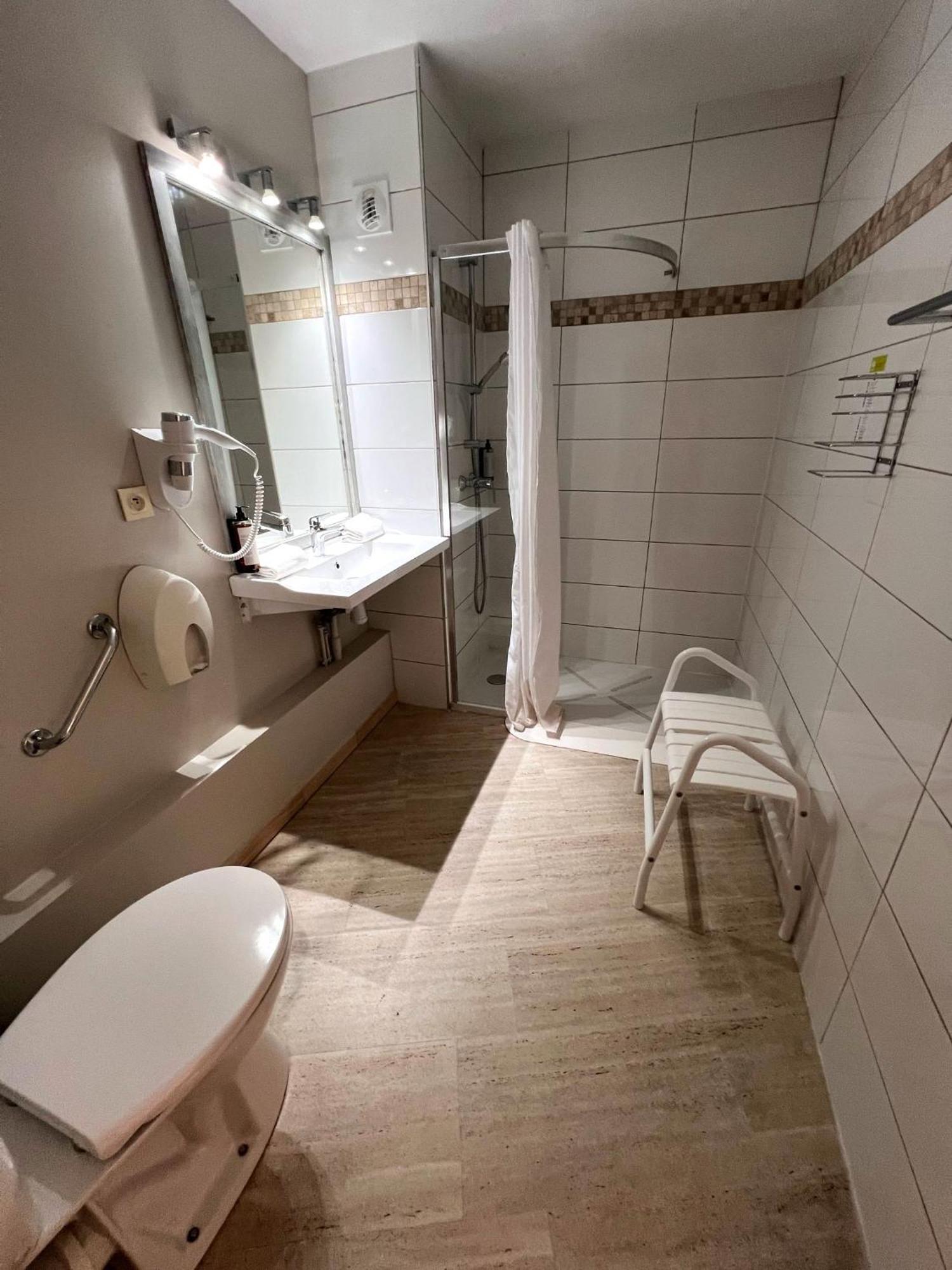 Hotel Le Mas Des Ponts D'Arles Room photo