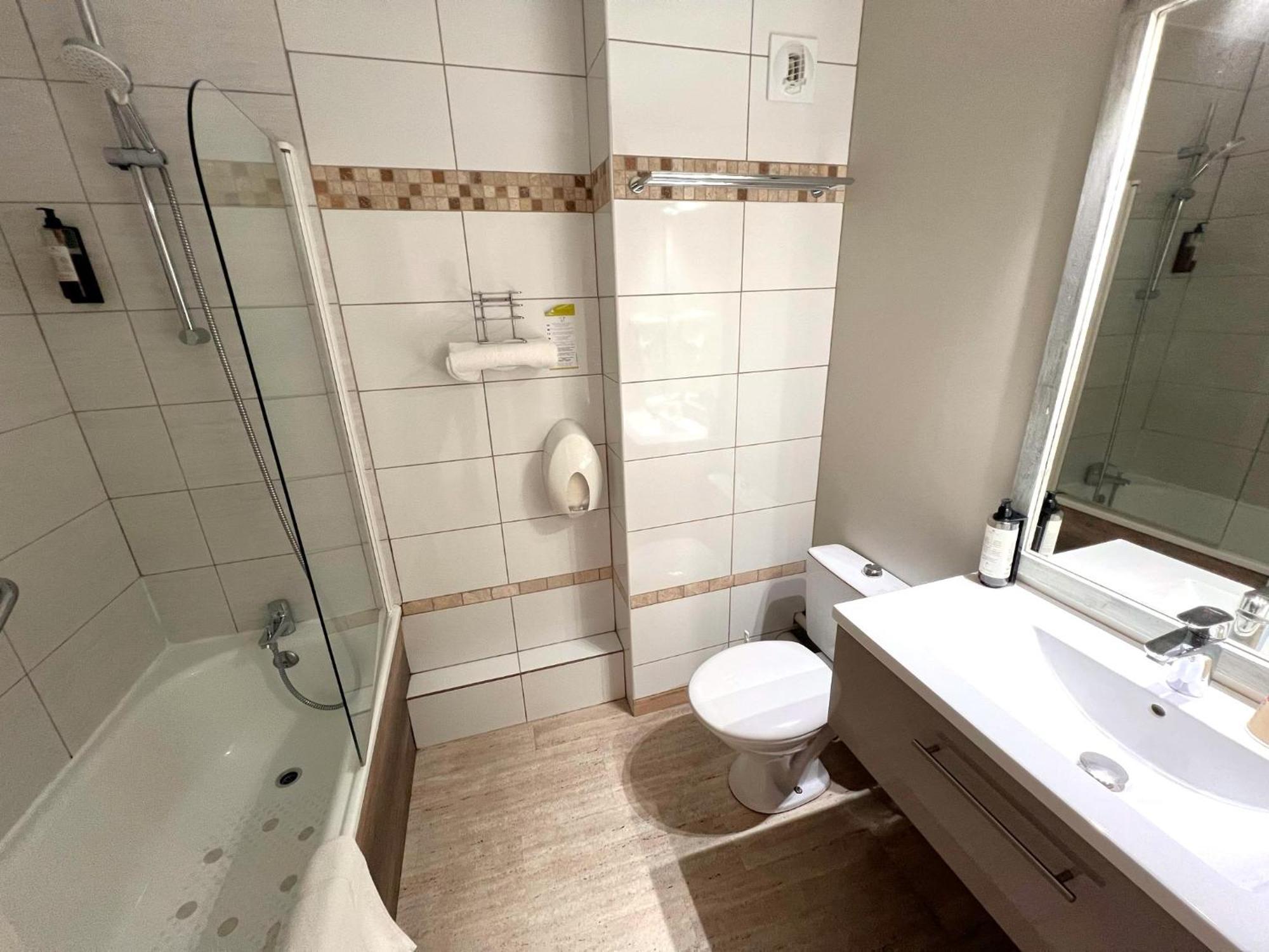 Hotel Le Mas Des Ponts D'Arles Room photo